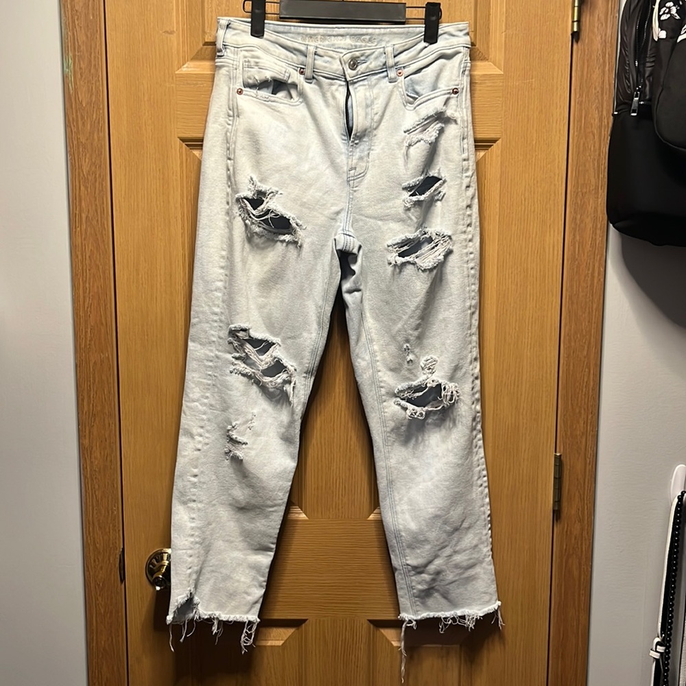 American Eagle ripped straight leg jeans Size 6